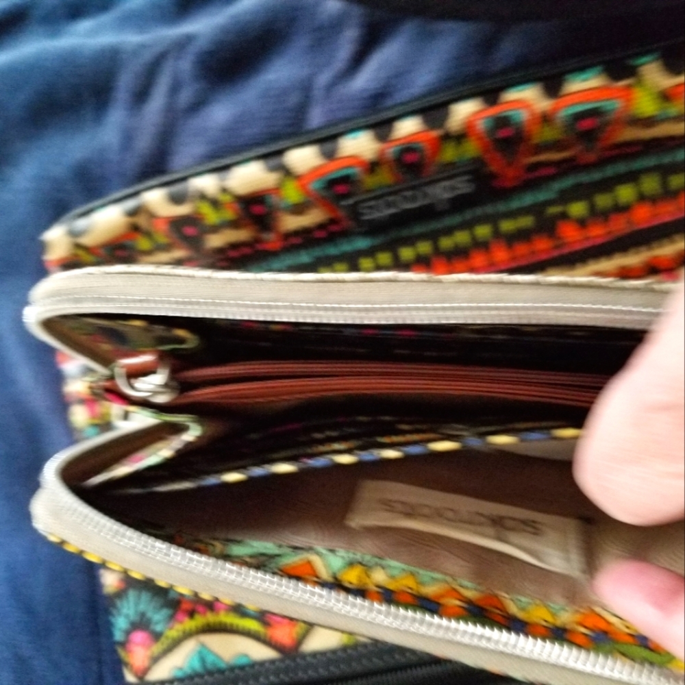 Sakroots cross body bag with wallet. Adjustable strap. Great condition. - Picture 4 of 12